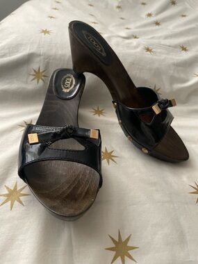 TODS Black Patent Leather Slide Sandals Wooden Heels with Bow